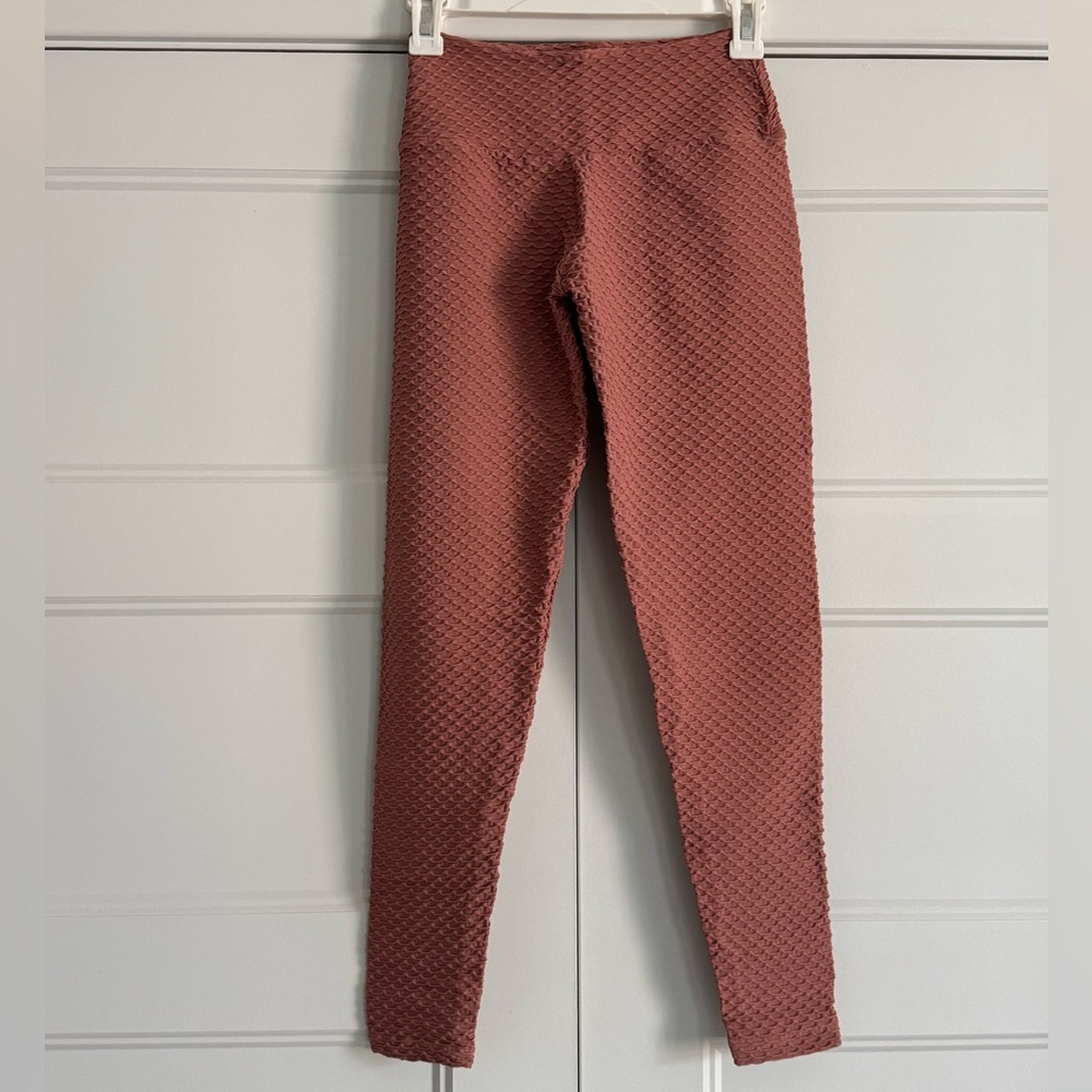 Booty by Brabants Textured High-Waist Leggings in Dusty Rose